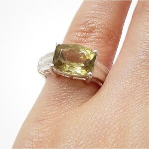 Sterling silver lemon quartz ring